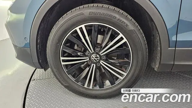 Volkswagen Tiguan 2021 — Şəkil 31/32