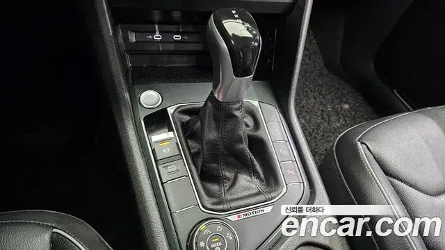 Volkswagen Tiguan 2021 — Şəkil 12/32