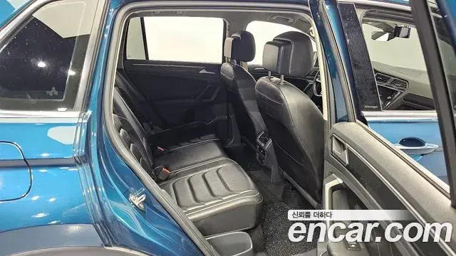 Volkswagen Tiguan 2021 — Şəkil 27/32