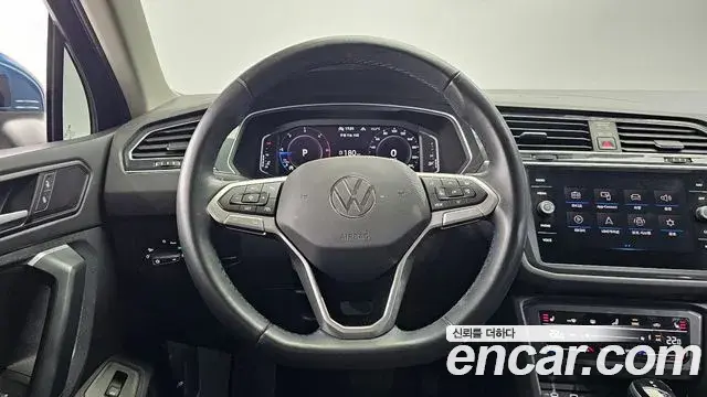 Volkswagen Tiguan 2021 — Şəkil 25/32