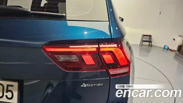 Volkswagen Tiguan 2021 — Şəkil 28/32