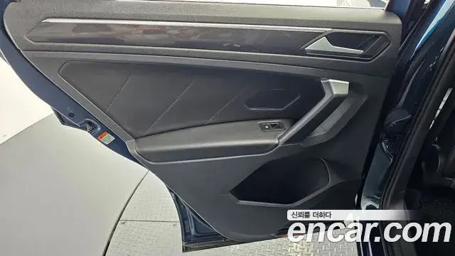 Volkswagen Tiguan 2021 — Şəkil 17/32