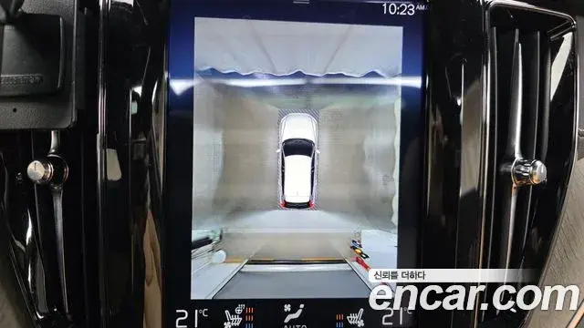 Volvo XC60 2018 — Şəkil 21/35