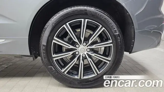 Volvo XC60 2018 — Şəkil 20/35