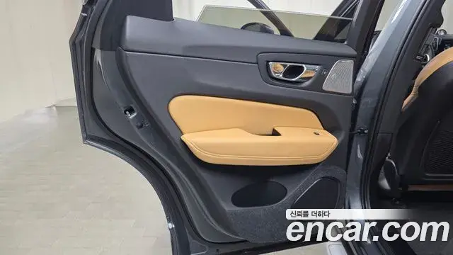 Volvo XC60 2018 — Şəkil 6/35