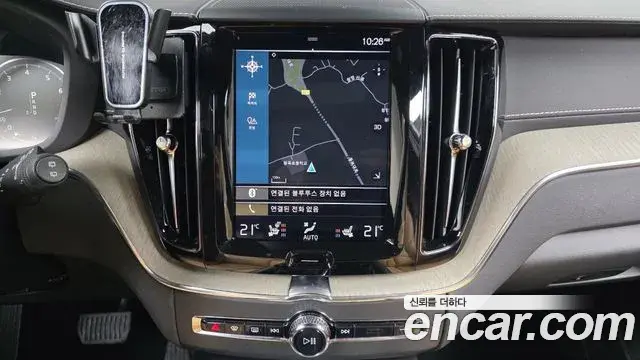 Volvo XC60 2018 — Şəkil 27/35