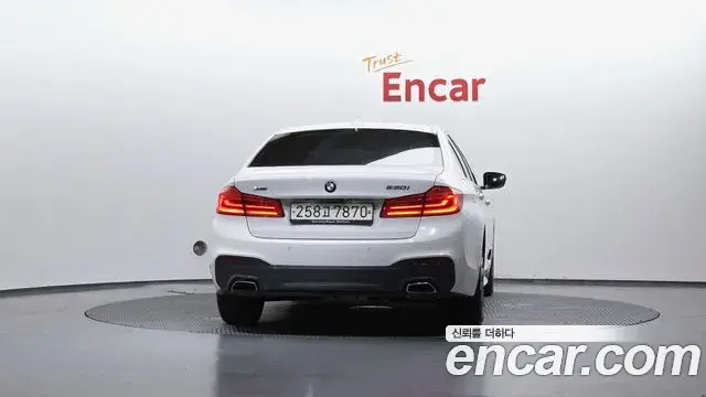 BMW 5 Series 2018 — Şəkil 1/32