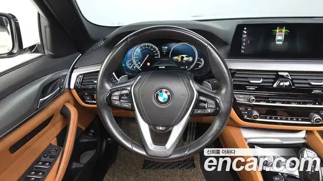 BMW 5 Series 2018 — Şəkil 30/32