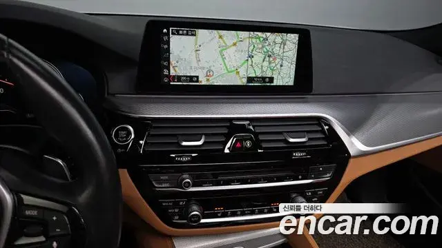 BMW 5 Series 2018 — Şəkil 25/32