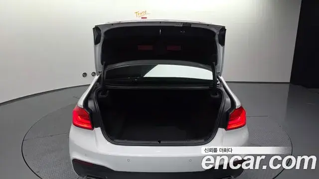 BMW 5 Series 2018 — Şəkil 4/32