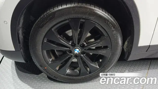 BMW X1 2020 — ფოტო 15/20