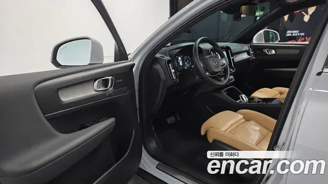 Volvo XC40 2020 — Şəkil 18/20