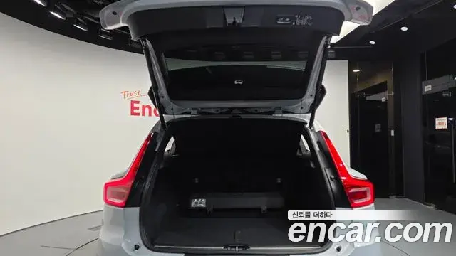 Volvo XC40 2020 — Şəkil 9/20