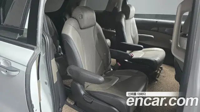 Kia Carnival 2024 — ფოტო 15/32