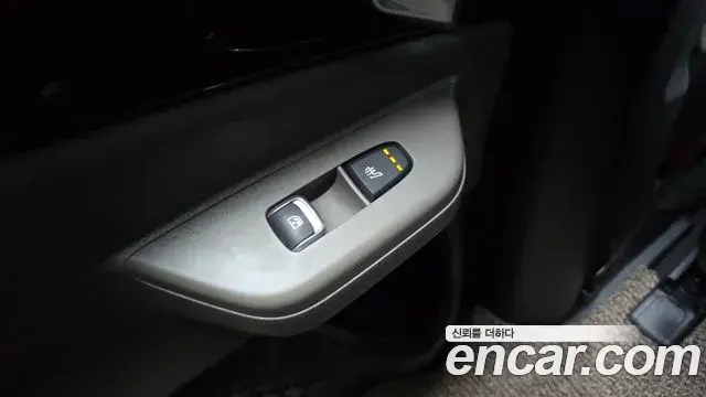 Kia Carnival 2024 — ფოტო 30/32