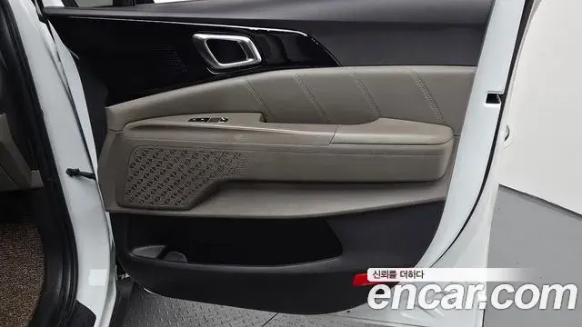 Kia Carnival 2024 — ფოტო 21/32