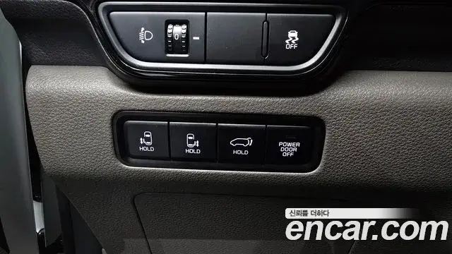 Kia Carnival 2024 — ფოტო 28/32