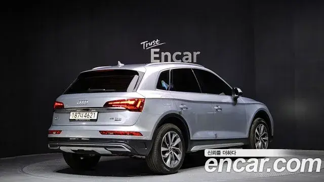 Audi Q5 2023 — Фото 2/20