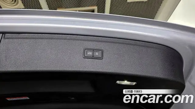 Audi Q5 2023 — Şəkil 27/32