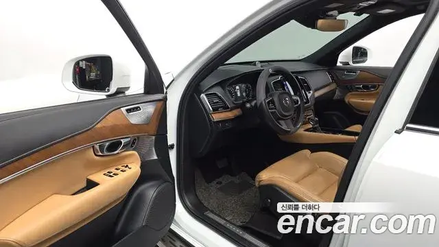 Volvo XC90 2018 — Şəkil 10/20