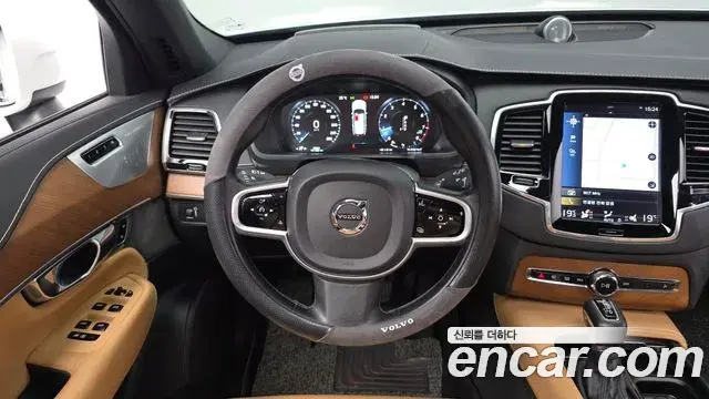 Volvo XC90 2018 — Şəkil 18/20