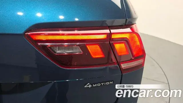Volkswagen Tiguan 2021 — Şəkil 27/30