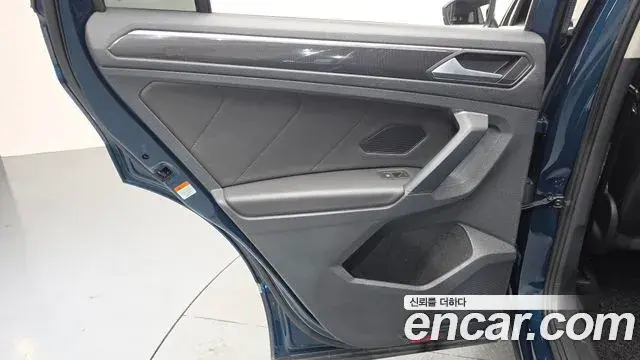 Volkswagen Tiguan 2021 — Şəkil 28/30