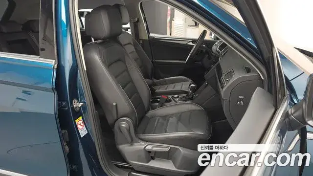 Volkswagen Tiguan 2021 — Şəkil 25/30