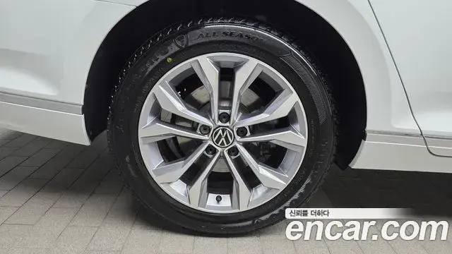 Volkswagen Passat GT 2022 — Şəkil 26/31