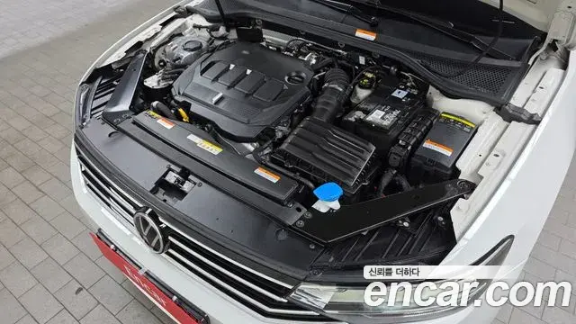 Volkswagen Passat GT 2022 — Şəkil 13/31
