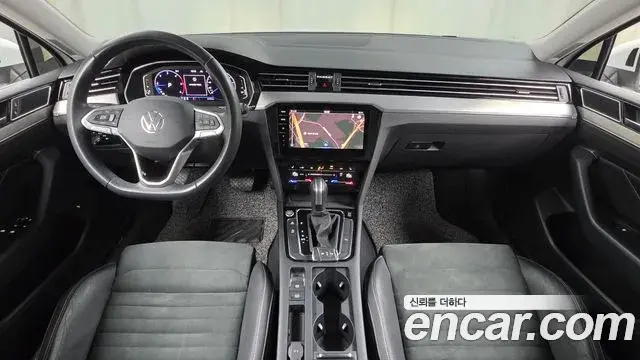 Volkswagen Passat GT 2022 — Şəkil 12/31