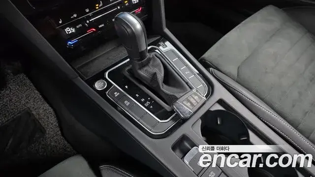 Volkswagen Passat GT 2022 — Şəkil 18/31