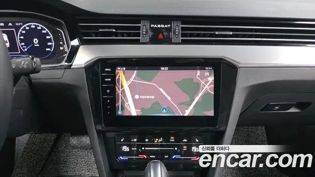 Volkswagen Passat GT 2022 — Şəkil 23/31