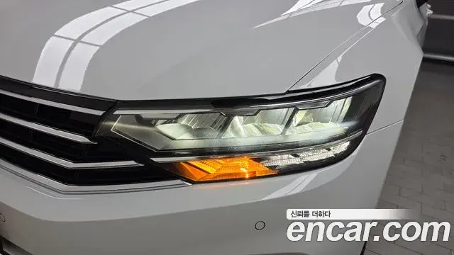 Volkswagen Passat GT 2022 — Şəkil 15/31