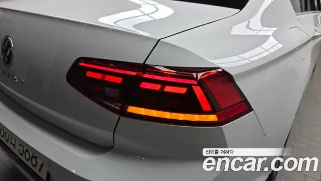 Volkswagen Passat GT 2022 — Şəkil 10/31
