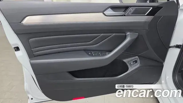 Volkswagen Passat GT 2022 — Şəkil 25/31