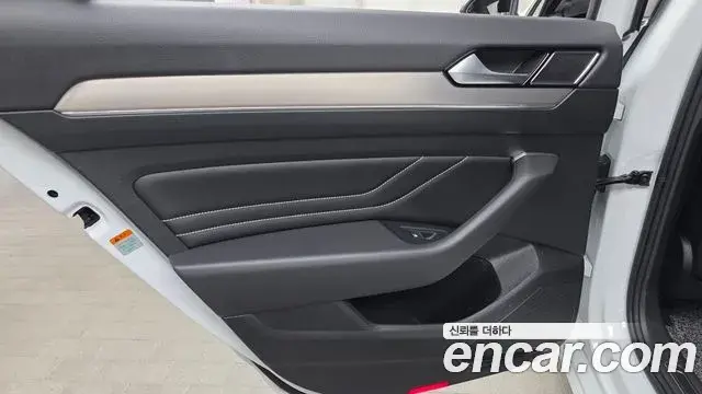 Volkswagen Passat GT 2022 — Şəkil 7/31