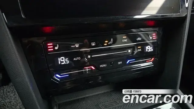 Volkswagen Passat GT 2022 — Şəkil 16/31