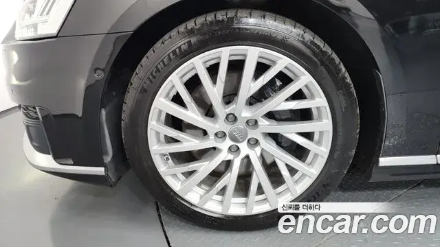 Audi A8 2019 — Şəkil 27/43