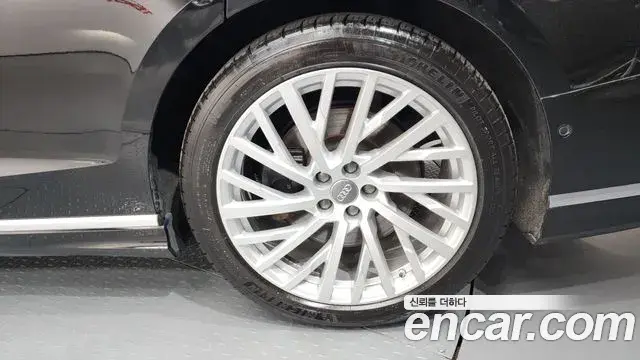 Audi A8 2019 — Şəkil 21/43