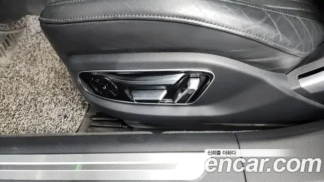 Audi A8 2019 — Şəkil 19/43