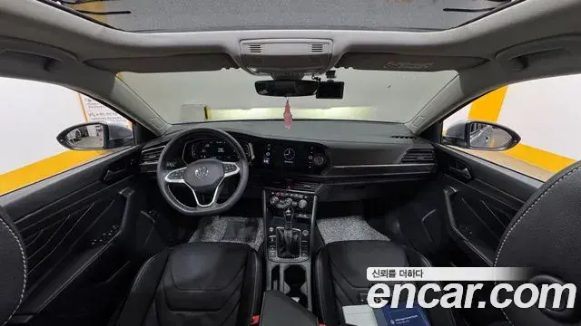 Volkswagen Jetta 2023 — Şəkil 8/19