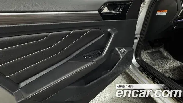 Volkswagen Jetta 2023 — Şəkil 1/19