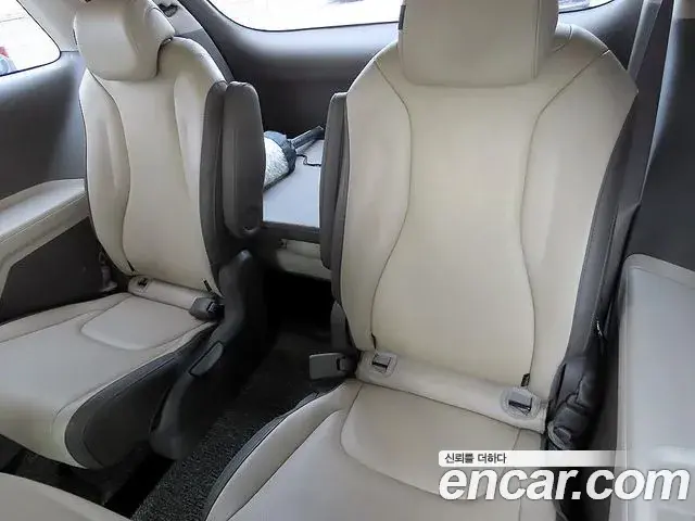 Kia Carnival 2021 — ფოტო 15/20
