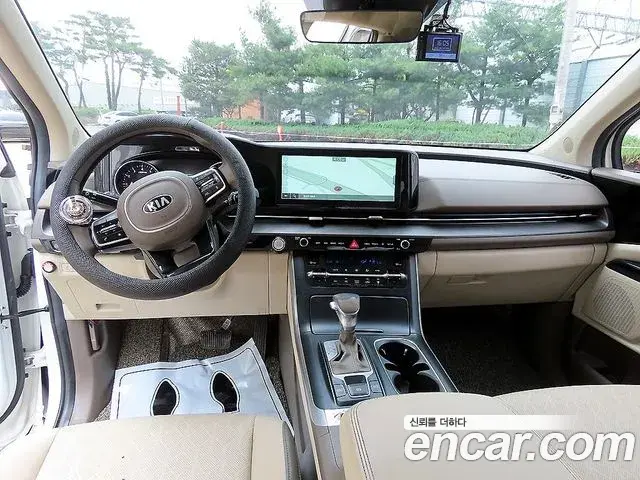 Kia Carnival 2021 — ფოტო 10/20