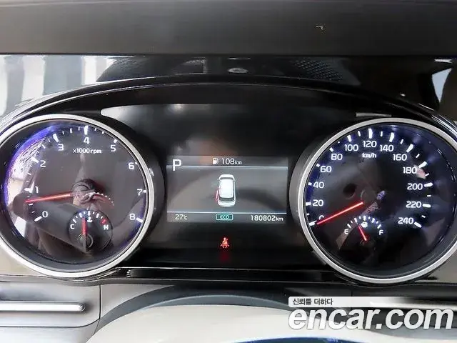 Kia Carnival 2021 — ფოტო 6/20