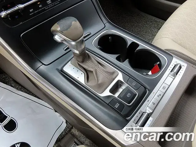 Kia Carnival 2021 — ფოტო 14/20