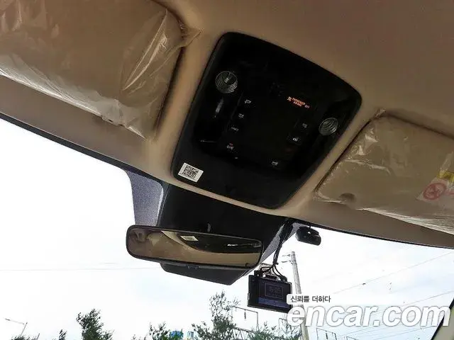 Kia Carnival 2021 — ფოტო 19/20