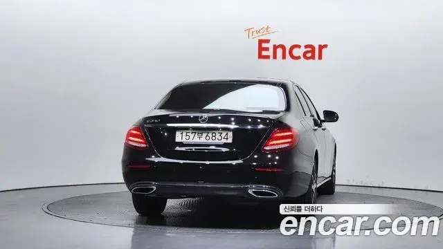 Mercedes-Benz E-Class 2020 — ფოტო 14/30