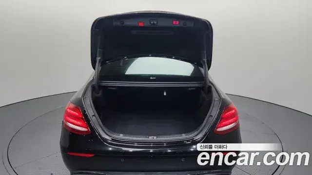 Mercedes-Benz E-Class 2020 — ფოტო 24/30